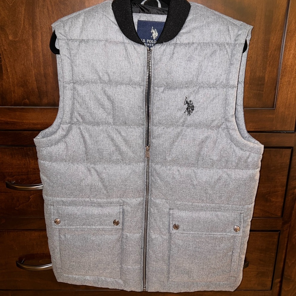 NWOT Mans Grey Vest